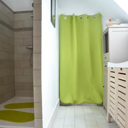 La Petite Ferme לינה וארוחת בוקר 3*