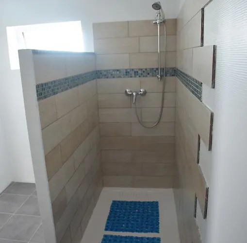 La Petite Ferme Maze